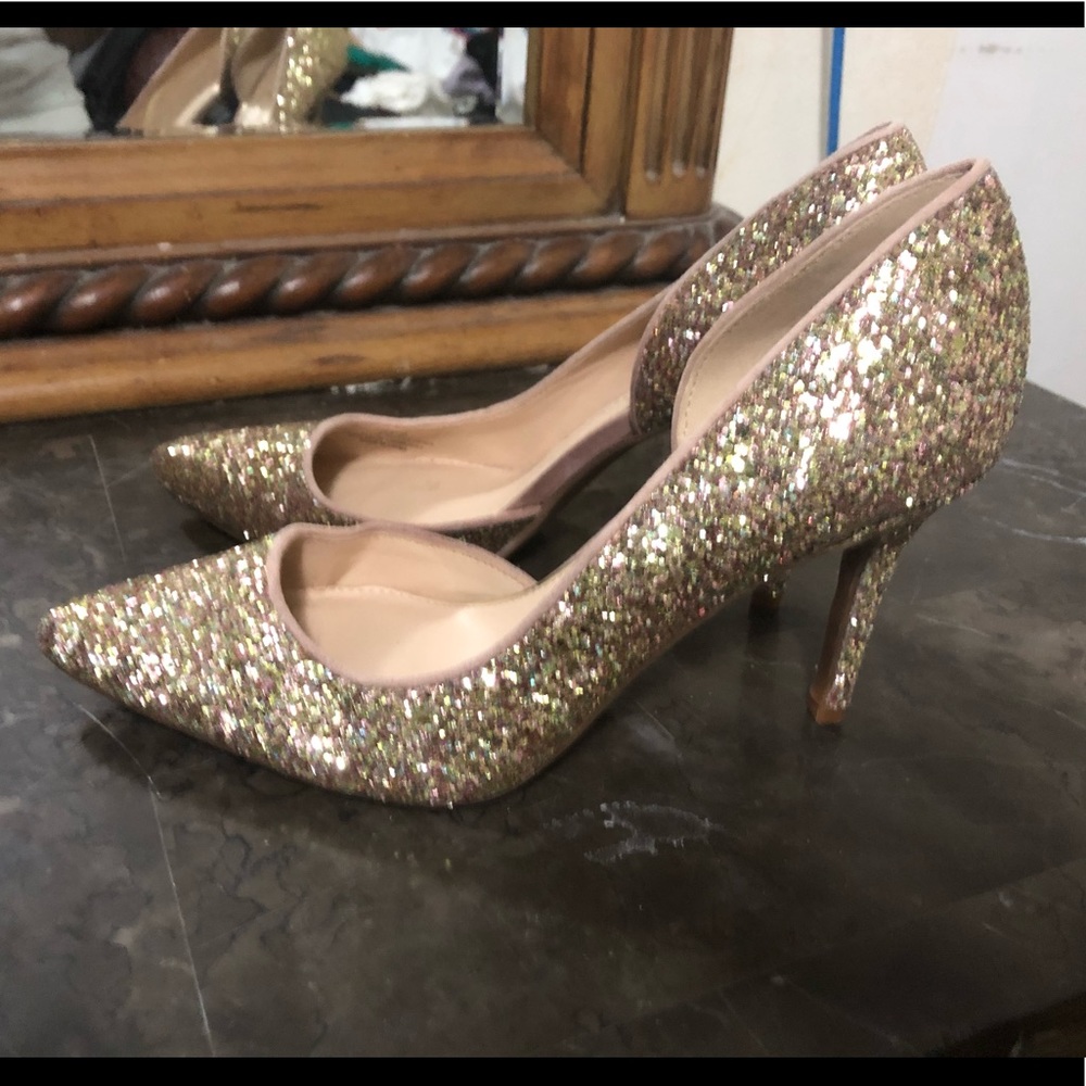 Sparkling Jessica Simpson high heels 👠